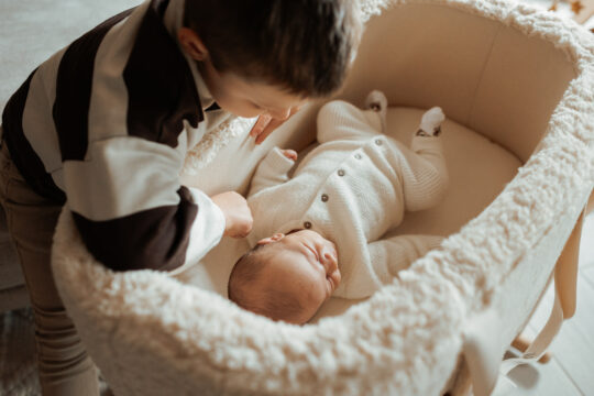 Photographe nouveau-né : séance naissance en Isère